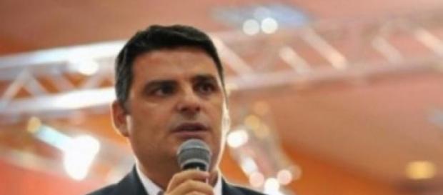 Radu Tudor este un critic puternic al DNA Radu Tudor este un critic puternic al DNA