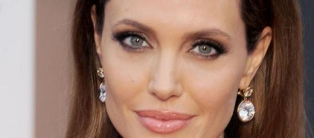 Angelina Jolie se somete a una nueva operación Angelina Jolie se somete a una nueva operación