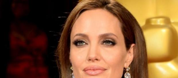 Angelina se opera para prevenir cáncer Angelina se opera para prevenir cáncer