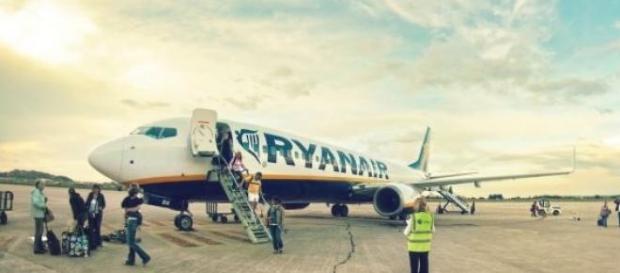 Avion Ryanair sur un tarmac Avion Ryanair sur un tarmac