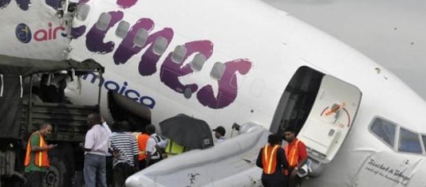 Ejemplo de como queda un avión tras un accidente. Ejemplo de como queda un avión tras un accidente.