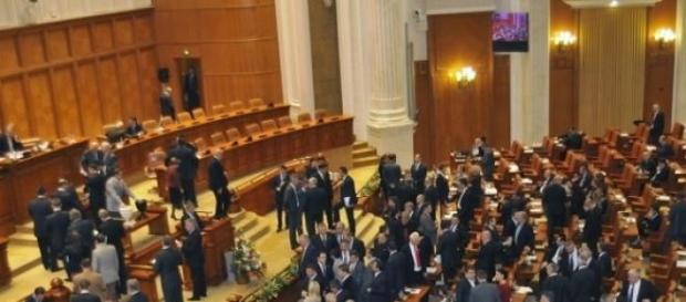 imagine din Parlament in timpul unui vot cu bile imagine din Parlament in timpul unui vot cu bile