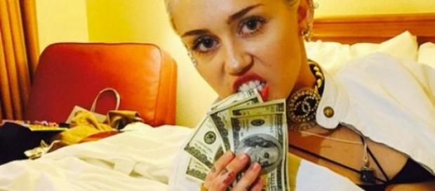 Miley Cyrus disfruta de su soltería en Las Vegas Miley Cyrus disfruta de su soltería en Las Vegas