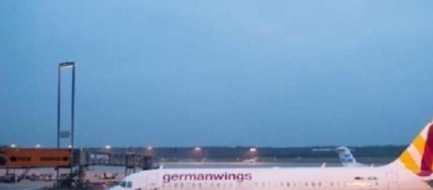 Airbus 320, continuano le ricerche dei resti umani Airbus 320, continuano le ricerche dei resti umani