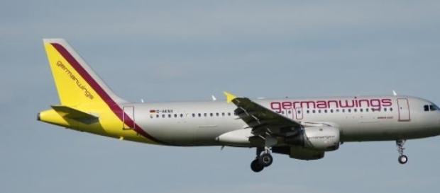 Avião caiu vitimando 150 pessoas Avião caiu vitimando 150 pessoas