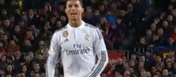 CR7 tocou nas partes baixas e provocou o árbitro CR7 tocou nas partes baixas e provocou o árbitro