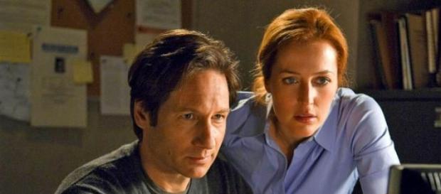 Fox Mulder et Dana Scully préparent leur retour. Fox Mulder et Dana Scully préparent leur retour.