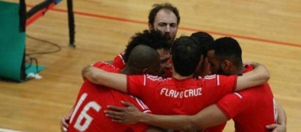 Benfica vence Ravena e está perto da final Benfica vence Ravena e está perto da final