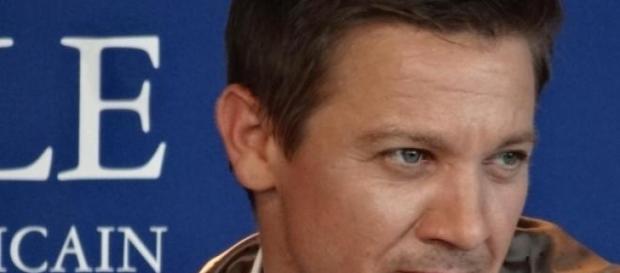 Jeremy Renner foi chantageado pela ex-mulher Jeremy Renner foi chantageado pela ex-mulher