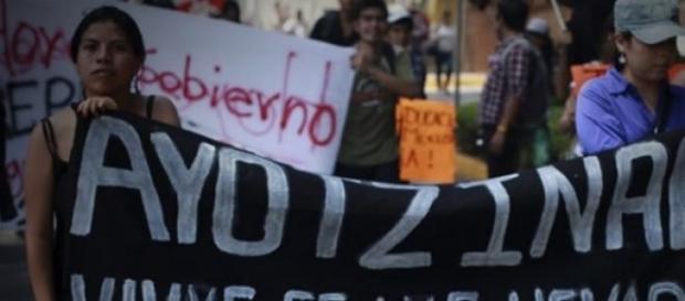 Le Mexique n'oublie pas les 43 élèves d'Ayotzinapa Le Mexique n'oublie pas les 43 élèves d'Ayotzinapa