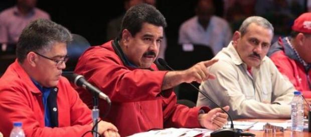 Nicolas Maduro aponta o dedo aos Estados Unidos Nicolas Maduro aponta o dedo aos Estados Unidos