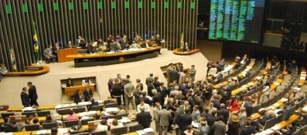O projeto tem que ser aprovado no Senado O projeto tem que ser aprovado no Senado