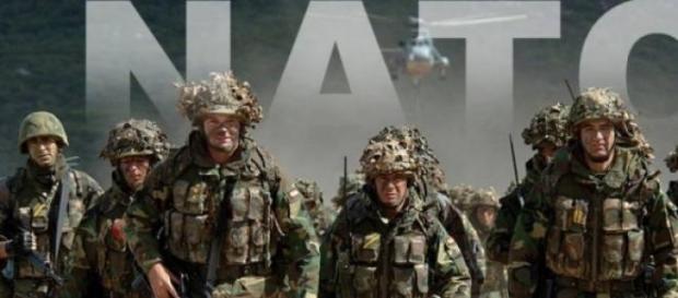 Saldatii NATO ne sunt aproape Saldatii NATO ne sunt aproape