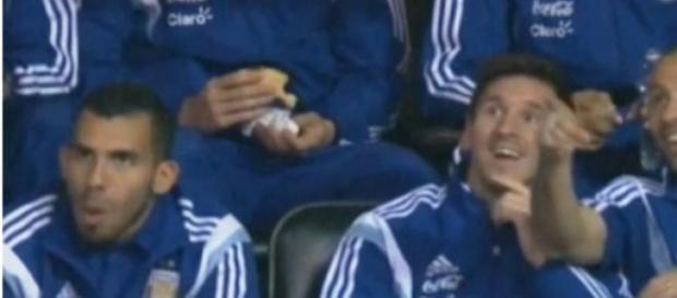 Tévez, Messi y Mascherano divirtiéndose en la NBA Tévez, Messi y Mascherano divirtiéndose en la NBA