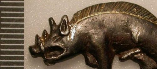 the boar, motif of Richard III. 