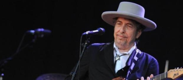 Bob Dylan en un concierto. Bob Dylan en un concierto.