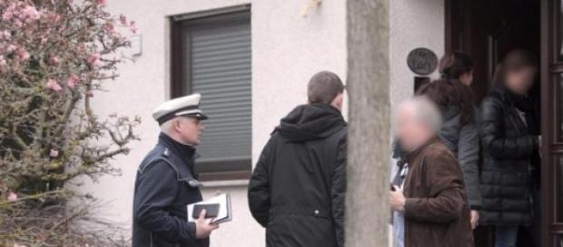 Policías en la casa del copiloto Andreas Lubitz Policías en la casa del copiloto Andreas Lubitz