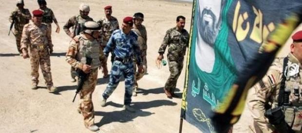 Tikrit, miliciens en patrouille. Tikrit, miliciens en patrouille.