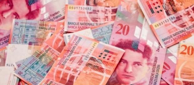 Un cetățean a obținut suspendarea ratei în franci Un cetățean a obținut suspendarea ratei în franci