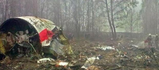 Wrak samolotu Tu-154 w Smoleńsku Wrak samolotu Tu-154 w Smoleńsku