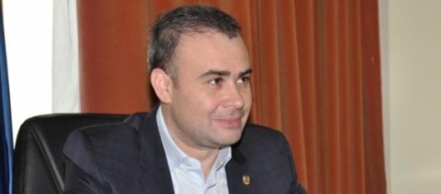 Darius Valcov a furat ca-n codru Darius Valcov a furat ca-n codru