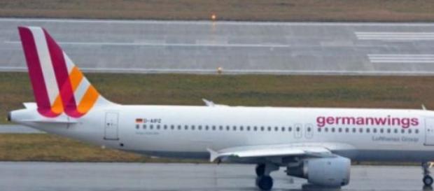 Es otro trágico y reciente desastre aéreo Es otro trágico y reciente desastre aéreo