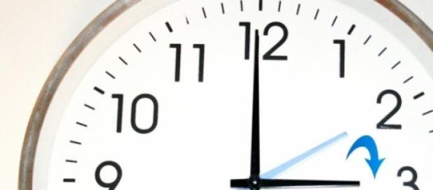 Hoy a las 2 serán las 3, es el horario de verano Hoy a las 2 serán las 3, es el horario de verano