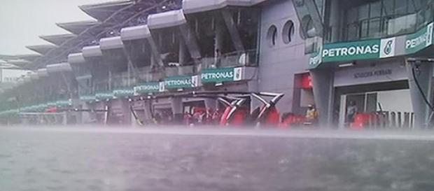 Lluvia extrema sobre el circuito de Sepang Lluvia extrema sobre el circuito de Sepang