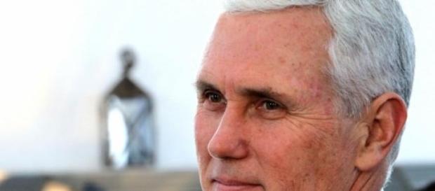 Mike Pence croit que sa loi est juste pour tous. Mike Pence croit que sa loi est juste pour tous.