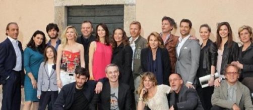 Una bella immagine del cast