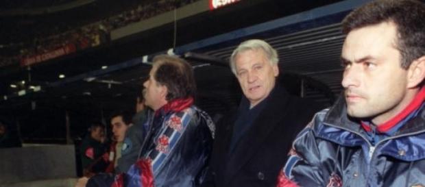 Mourinho entrou no Barça como adjunto de Robson Mourinho entrou no Barça como adjunto de Robson