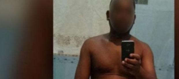 Padre envia foto nu e é afastado de igreja Padre envia foto nu e é afastado de igreja