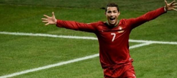 Ronaldo é feliz a representar Portugal. Ronaldo é feliz a representar Portugal.