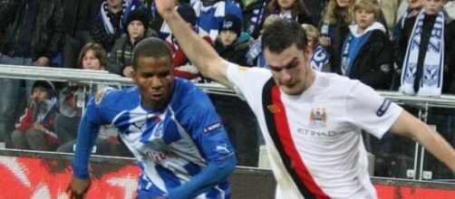 Adam Johnson in azione con il Manchester City.