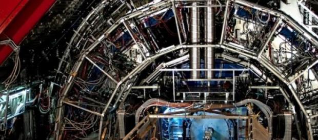 Detector CMS de partículas del LHC Detector CMS de partículas del LHC