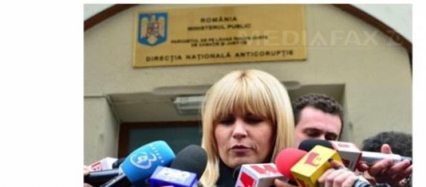 Elena Udrea in fata ministerului Elena Udrea in fata ministerului