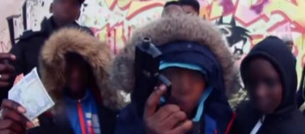 image du clip "premier pocheton" (@youtube) image du clip "premier pocheton" (@youtube)