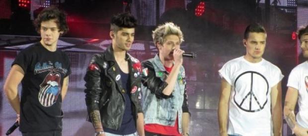 One Direction existem há 5 anos One Direction existem há 5 anos