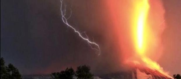 Villarica erupe cu forta dupa 31 de ani Villarica erupe cu forta dupa 31 de ani