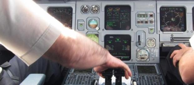 2 personnes en continu dans le cockpit ? 2 personnes en continu dans le cockpit ?