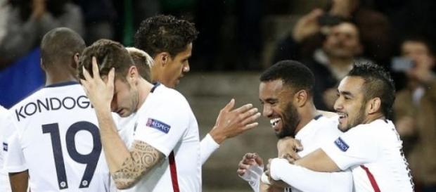Les Bleus euphoriques après le but de Lacazette. Les Bleus euphoriques après le but de Lacazette.