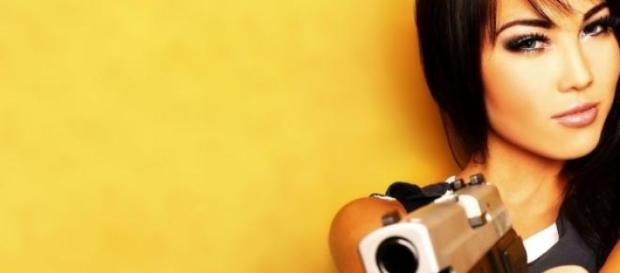 Nem sempre a combinação mulheres e armas é sexy Nem sempre a combinação mulheres e armas é sexy