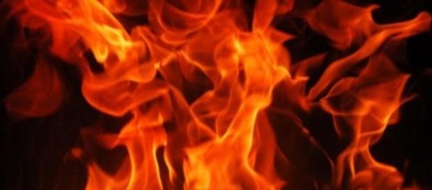 Queimou a namorada, por ciúmes Queimou a namorada, por ciúmes