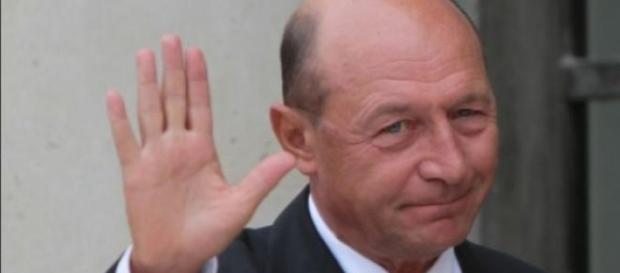 Traian Basescu aproape de naufragiu Traian Basescu aproape de naufragiu