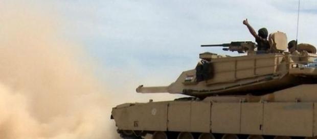 Char irakien foncant vers Tikrit. Char irakien foncant vers Tikrit.