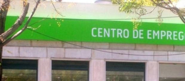 Desempregados com mais de 30 anos é o público-alvo Desempregados com mais de 30 anos é o público-alvo
