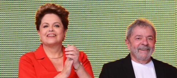 Dilma e Lula defendem a mudança no país Dilma e Lula defendem a mudança no país