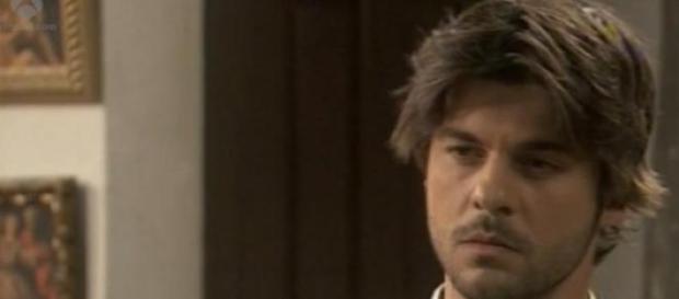 Gonzalo si toglie l'abito talare Gonzalo si toglie l'abito talare