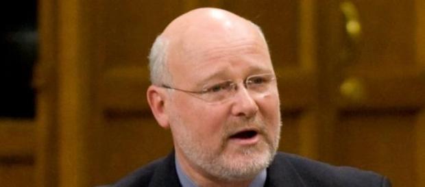 James Lunney croit en la théorie créationniste. James Lunney croit en la théorie créationniste.