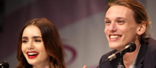Lily Collins e Jamie Bower entraram no filme Lily Collins e Jamie Bower entraram no filme